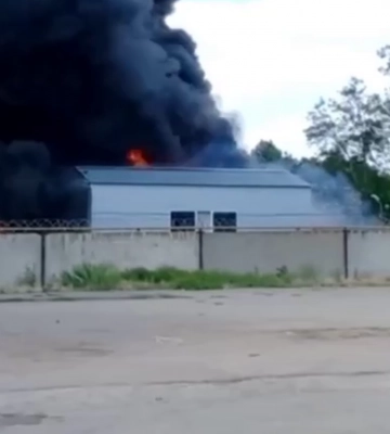 "Сильное задымление в районе жд вокзала": в Херсоне прогремели взрывы (видео)