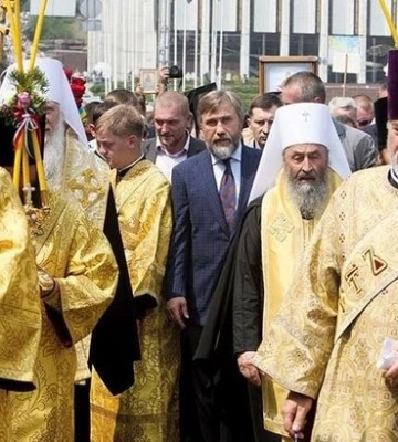 Олігарх і діякон рпцвУ Вадим Новинський склав депутатські повноваження