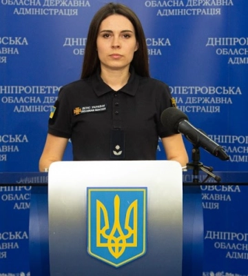 Пошкоджені будинки, розбиті сонячні панелі та пожежі на полях: за день ворог 5 разів обстріляв Криворізький район