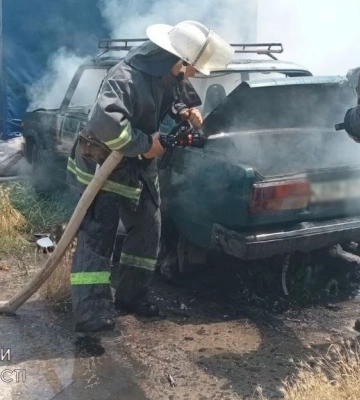 На Одещині пожежники гасили палаючий автомобіль, - ФОТО