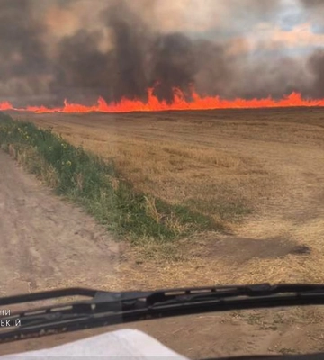 У Криворізькому районі горіли поля та степи після обстрілів окупантів
