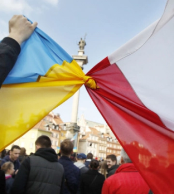 Києвом пронесли великий спільний прапор України та Польщі