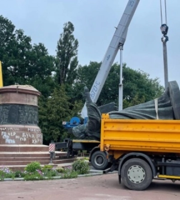Монумент до 300-річчя «возз&#039;єднання» з росією демонтували в Переяславі