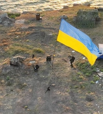 На острові Зміїному офіційно встановили український прапор 