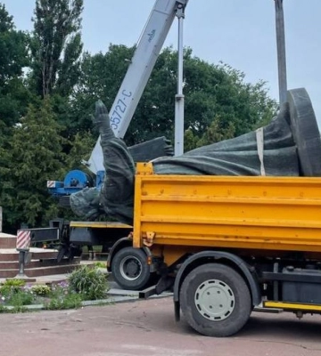 Монумент до 300-річчя «возз&#039;єднання» з росією демонтували в Переяславі