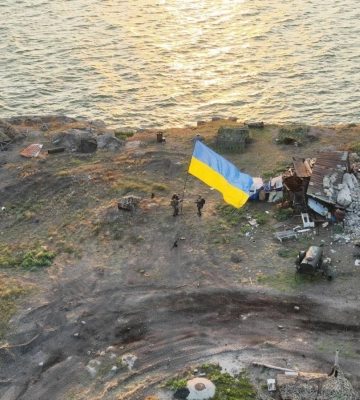 Украинский флаг установлен ВСУ на деоккупированном острове Змеиный