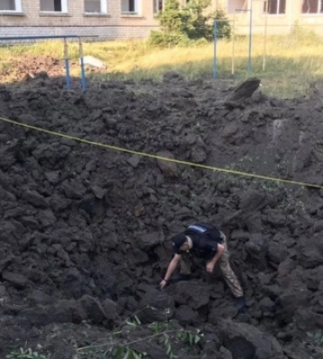Войска РФ нанесли удары по Харькову: ракеты упали рядом со школой-интернатом