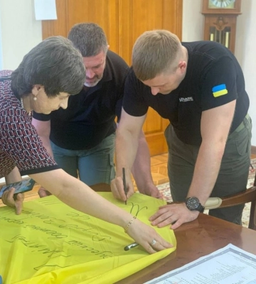 Український прапор з посланням «русскому кораблю» встановили на Зміїному