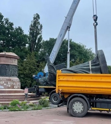 У Переяславі знесли монумент &quot;возз’єднання&quot; України та росії