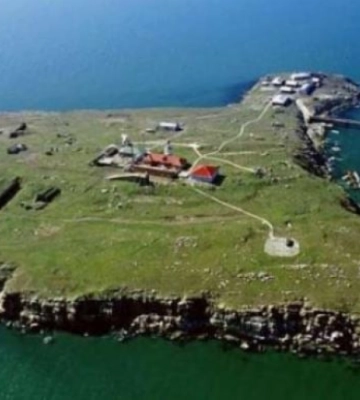 Росіяни після &quot;жесту доброї волі&quot; обстріляли Зміїний фосфорними бомбами – Залужний