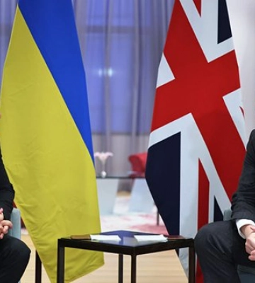 Кличуть на борщ і пропонують кабінет в ОП: реакція українців на відставку Джонсона