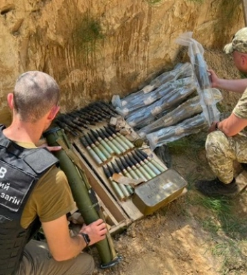 На Чернігівщині виявлено схованку боєприпасів РФ