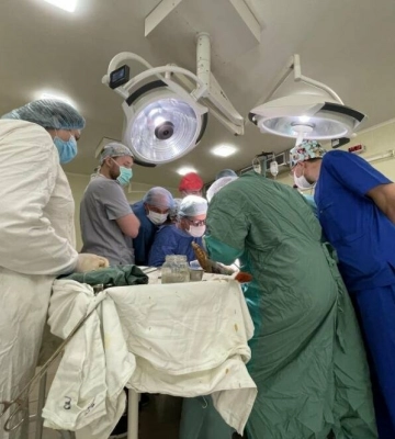 У Львові провели унікальну операцію, щоб врятувати ногу 40-річного чоловіка від ампутації
