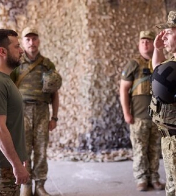 Зеленський відвідав передові позиції на Дніпропетровщині та вручив військовим державні нагороди. ФОТОрепортаж