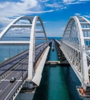 Екскомандувач силами НАТО: Україна може атакувати Керченський міст, це буде ударом для Кремля