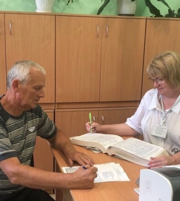У Немишлянському районі працює управління соцзахисту: як записатися на прийом