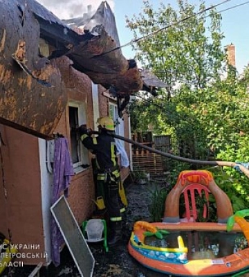 Рятувальники Кривого Рогу ліквідували займання будинку