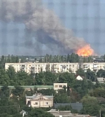 В оккупированном Херсоне слышат взрывы: в Чернобыевке пожар и детонируют боеприпасы россиян