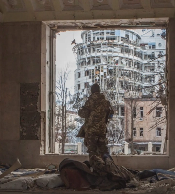 Росіяни завдали ракетного удару по житловому району Харкова: є поранені