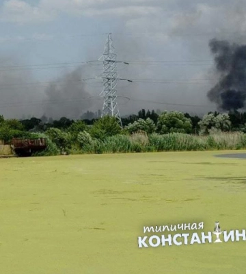 Армия РФ нанесла удары по Константиновке, горят дома