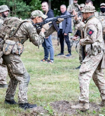 Розпочалися військові заняття для цивільних у Києві: чому навчають громадян