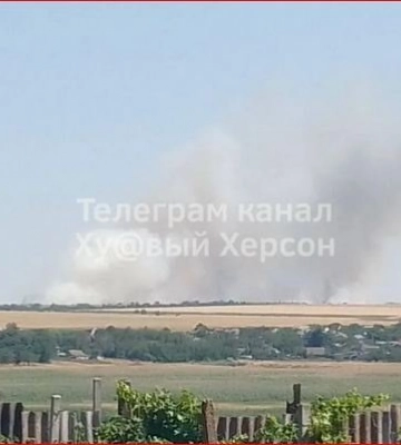 Вибухи у Херсоні та пожежа: очевидці заявили про нове влучення по складу окупантів