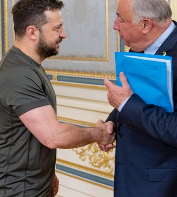 Зеленський говорив із Ларше про допомогу Україні, гарантії безпеки, подякував за готовність Франції взяти участь у відновленні&amp;hellip;