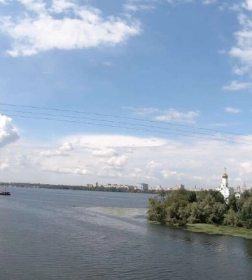 В Днепре спасли переселенца, который решил переплыть реку