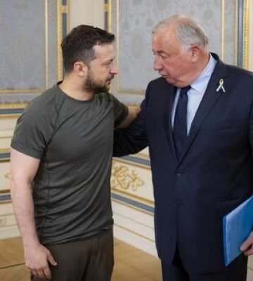 Поблагодарил Францию за намерение отстраивать Черниговщину, - Зеленский провел переговоры со спикером французского сената Ларше