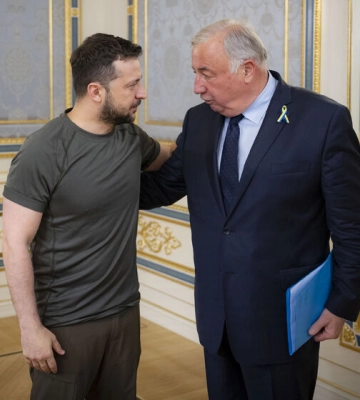На встрече с представителями Сената Франции Зеленский рассказал о ситуации на фронте и обсудил военную помощь