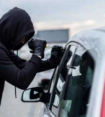 В Днепре прохожие задержали автомобильных воров