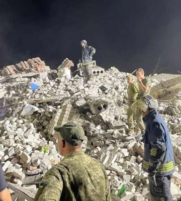 Кількість жертв обстрілу багатоповерхівки у Часовому Ярі зросла до десяти