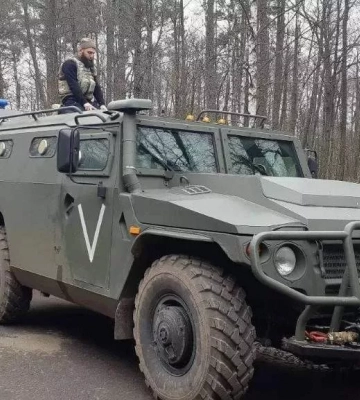 Окупанти звозять військову техніку з Маріуполя в бік лінії фронту, - радник мера