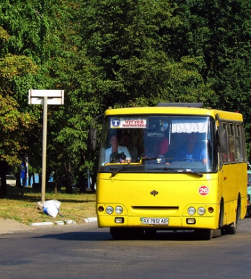 У Чугуєві тимчасово не курсуватимуть автобуси
