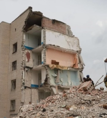 Обстріл Часового Яру: врятували ще одну людину – під завалами залишається 23
