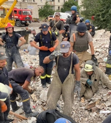 Рятувальники дістали з-під завалів житлового будинку в Часовому Яру тіло 19-го загиблого