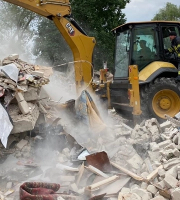 Із-під завалів житлового будинку у Часовому Яру дістали тіла вже 26 загиблих – ДСНС