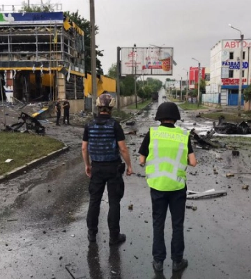Росія обстріляла з РСЗВ торговельний центр і будинки в Харкові. Понад 30 людей отримали поранення (оновлення)