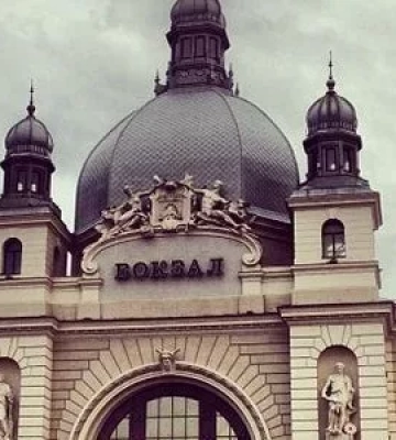 На львівському вокзалі правоохоронці шукають вибухівку