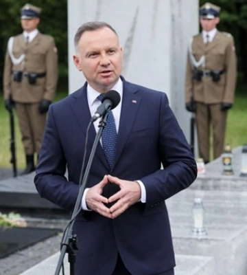 Зеленский внес в ВР законопроект о статусе поляков - Дуда