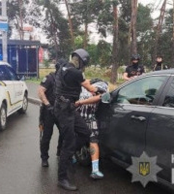 Чоловіка з кокаїном на півмільйона гривень затримали у Києві (фото. відео)