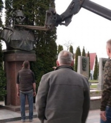 У рф відкрили справу через знесення пам’ятника радянському розвіднику в Рівному