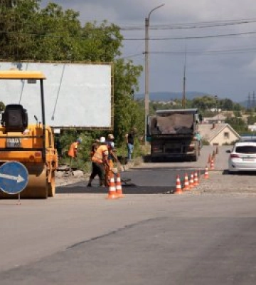 В Ужгороді триває поточний ремонт вулиць