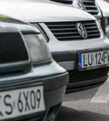 Від сьогодні дозволили ввозити автівки через КПП &quot;Ужгород-Вишнє Нємецьке&quot;, для розмитнення: На кордонах Закарпаття кілометрові&amp;hellip;