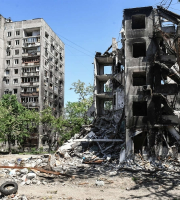 В Мариуполе под завалами дома обнаружили более 100 тел погибших. Оккупанты не намерены их хоронить