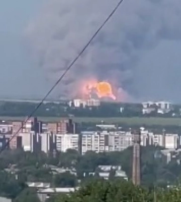 На территории oккупированной Луганской области горит склад боеприпасов