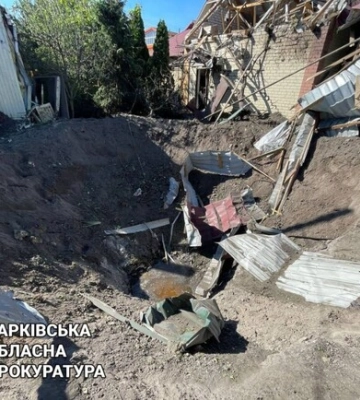 Ракетний удар по Харкову: пошкоджені будинки, дитячий садок, швейний цех, кафе та магазин 