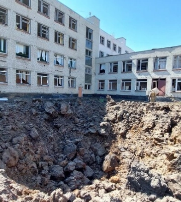Російська ракета вдарила по школі у Харкові 