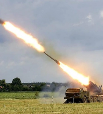 Рашисти обстріляли Дніпропетровщину з «Ураганів»: горить поле