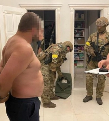 На Одещині затримали чоловіка, який вимагав у агропідприємця $600 тис. і писав на нього скарги